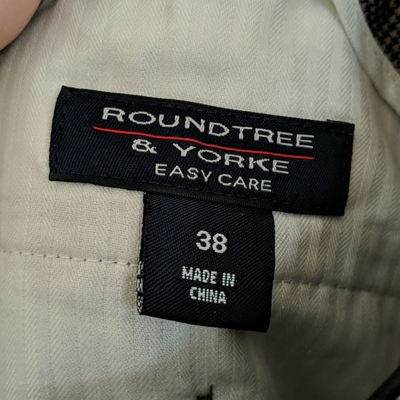 Round tree & Yorke Men's Shorts - Picture 3 of 5